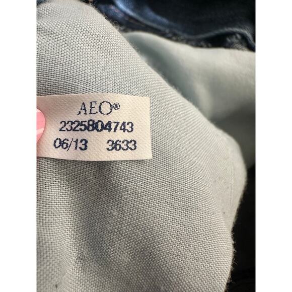 American Eagle Outfitters Embellished Distressed Y2K Denim Shorts Sz 8 - Picture 4 of 4